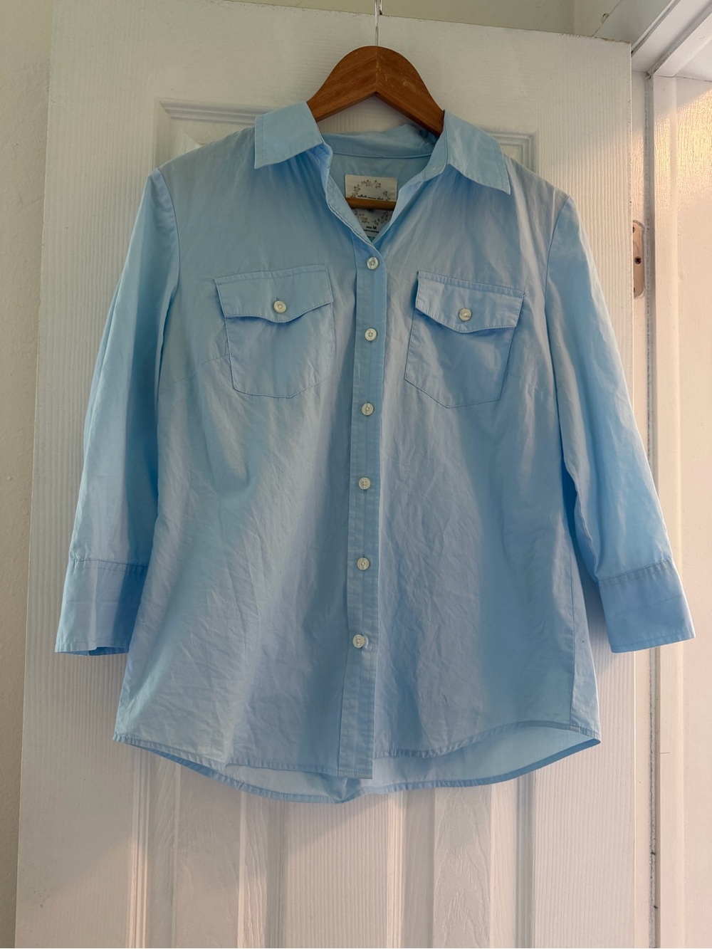 IZOD Women’s Light Blue Button-Down Shirt Size M 100% Cotton